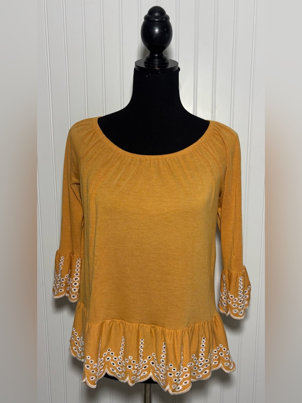 Fever Eyelet Lace Peplum Waist Blouse Size XS Gold Flounce Bell Sleeves Hippie